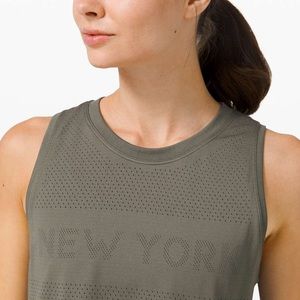 Lululemon Womens Swiftly Breathe Crop Tank Top New York Grey Sage Size 4